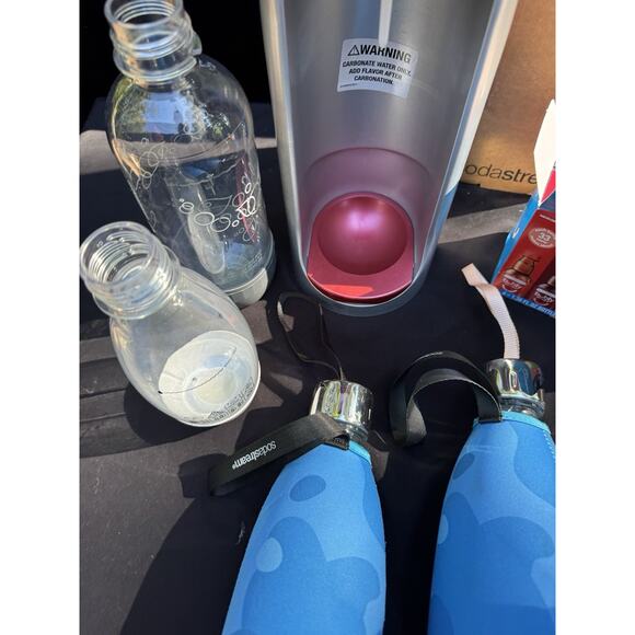 Sodastream Soda Sparkling Water Maker Machine Lot 3 Tanks Flavor Bottles & More! - Picture 7 of 10